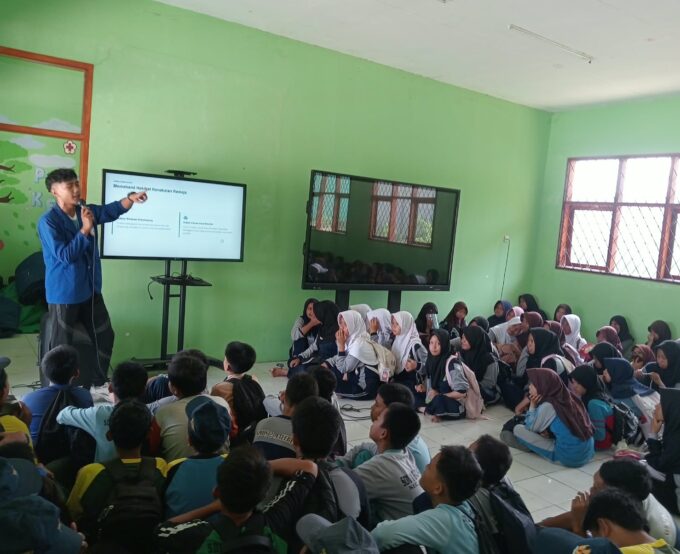 Cegah Kenakalan Remaja Sejak Dini, Mahasiswa PLP UNISA Kuningan Prodi PJKR Edukasi Murid SMPN 2 Maleber